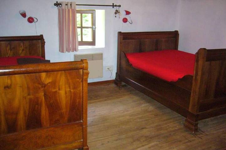 Gîte pour 8 personnes, avec jardin et terrasse dans Aigondigné - 4