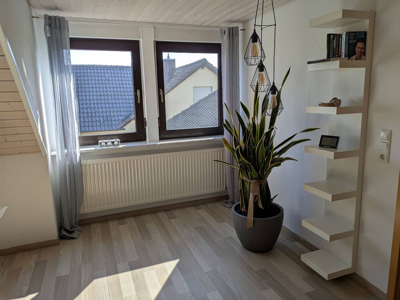 Ganze Wohnung, Ferienwohnung Stollburgblick - Ferienwohnung mit Relaxzone im Garten in Oberschwarzach, Fränkisches Weinland