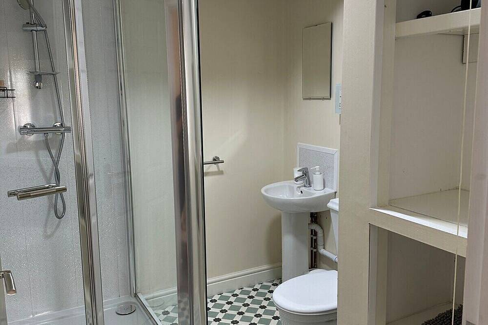 Ganze Wohnung, Apartment-Eigenes Badezimmer-Business-Stadtblick in Stroud, Gloucestershire