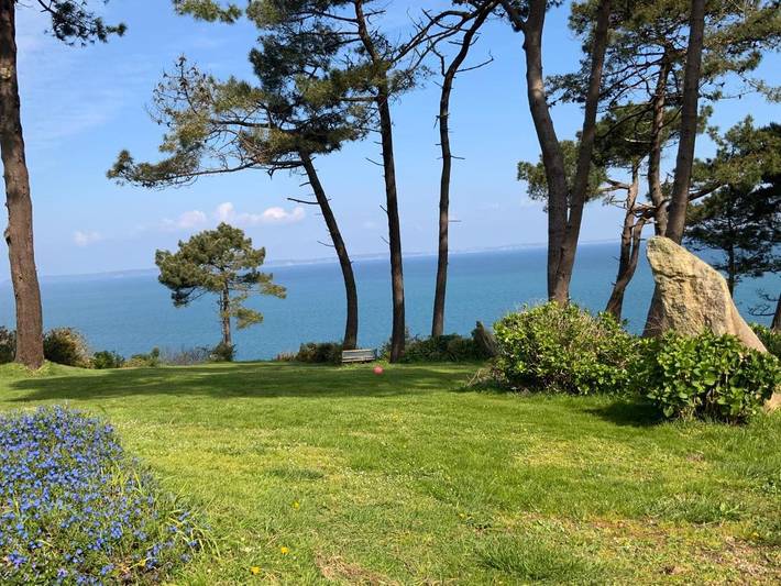 Location de vacances pour 6 personnes, avec piscine ainsi que jardin et vue à Poullan-sur-Mer - 2