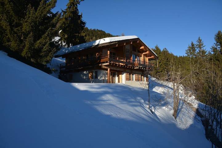 Chalet für 12 Personen, mit Pool und Balkon sowie Garten - 1