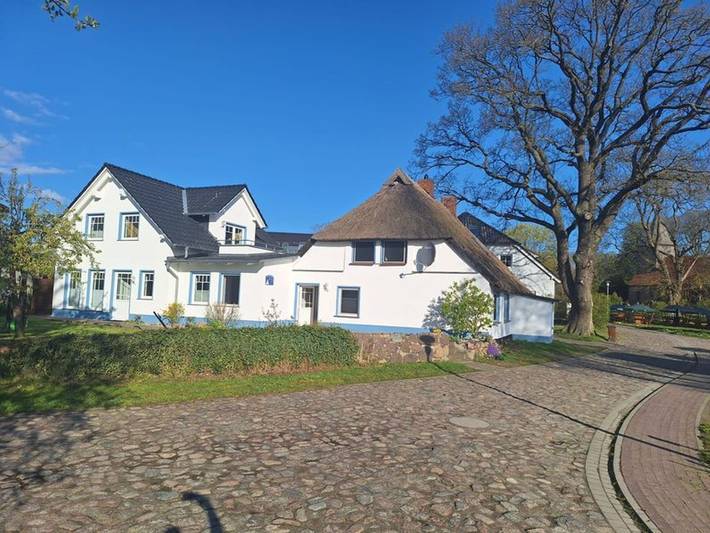 Ferienwohnung für 2 Personen, mit Balkon und Terrasse sowie Garten und Seeblick in Groß Zicker - 3