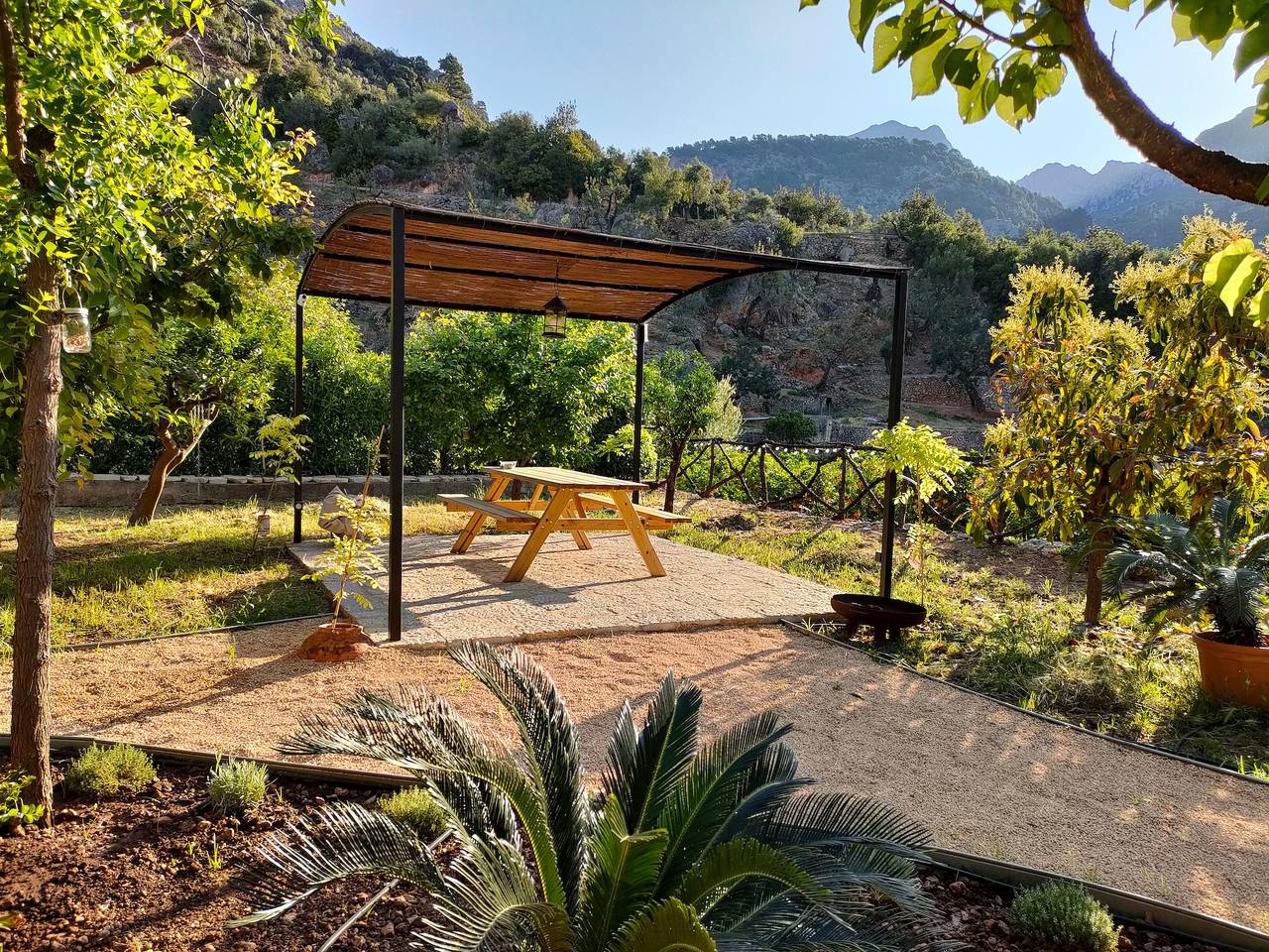 Casa de vacaciones "Se Taulera" con vistas a la montaña, jardín, terrazas y Wi-Fi in Fornalutx, Mallorca Oeste