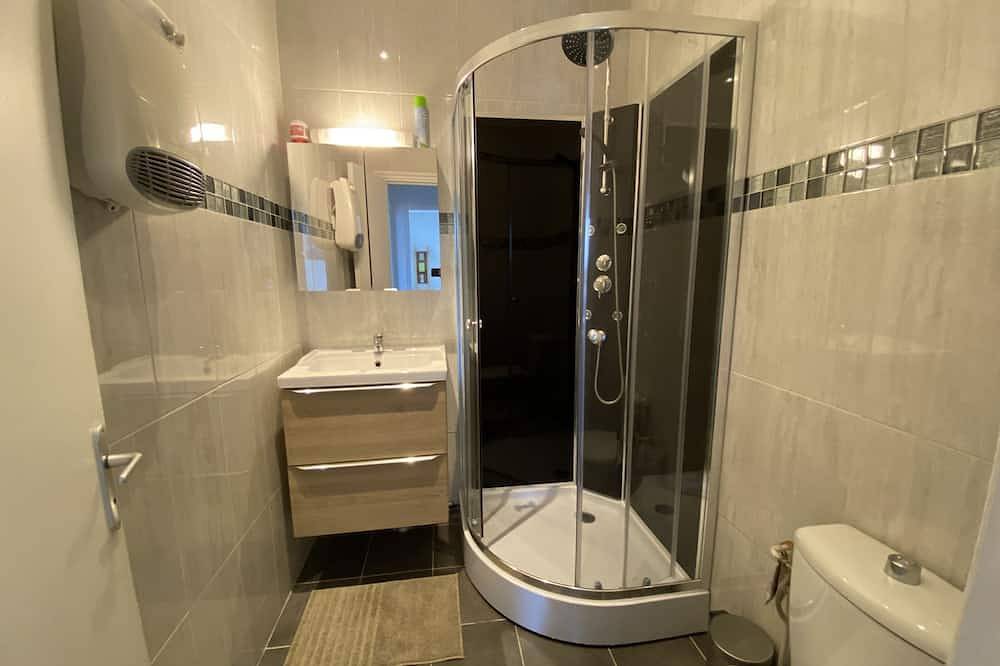 Appartement entier, Chaleureux appartement T2 à proximité de Paris, Orly et Rungis in Fresnes, Val-de-Marne