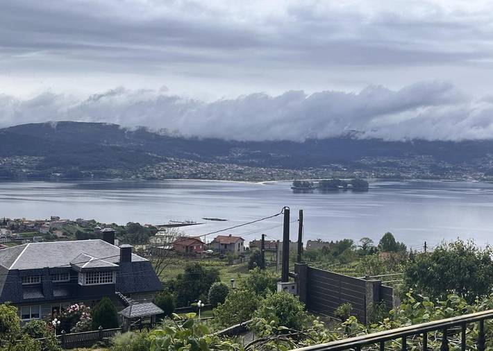 Apartamento para 6 personas, con jardín y vistas además de piscina y terraza, Se admiten mascotas en Vilaboa