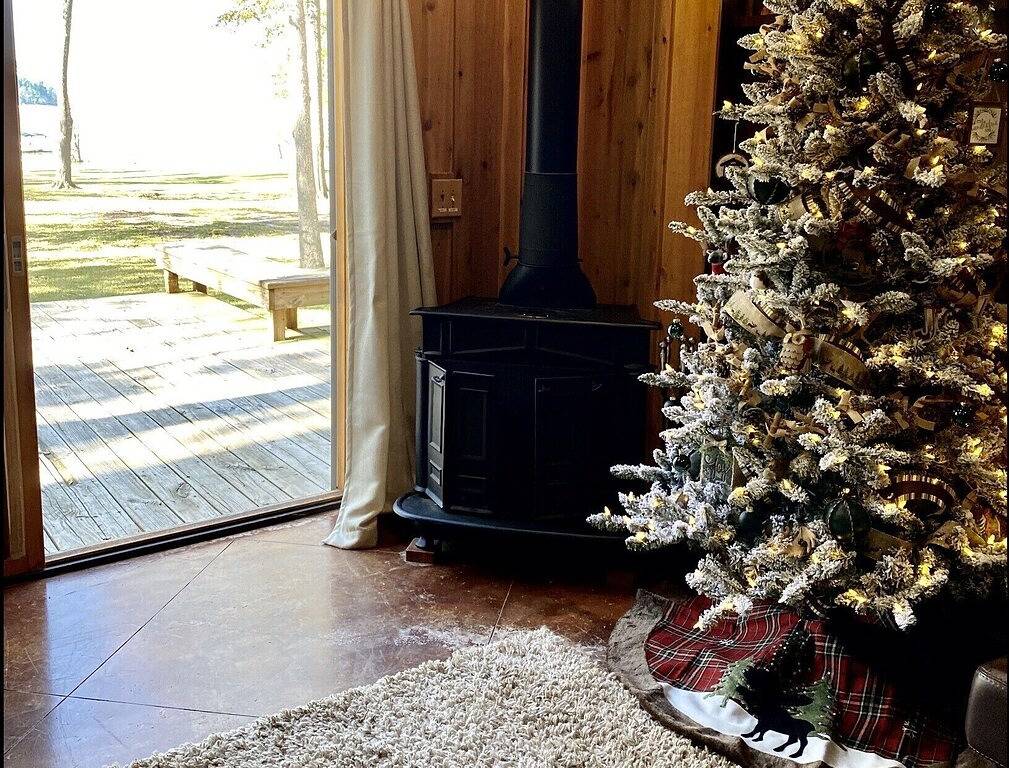 Cool Breez Waterfront Getaway!! in Sam Rayburn Reservoir