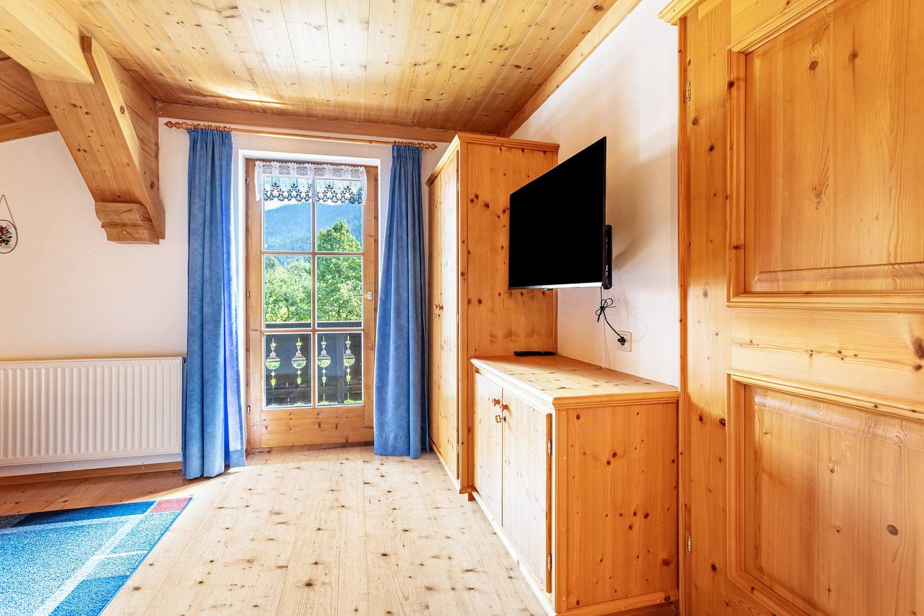 Ganze Wohnung, Ferienwohnung 'Weissbacher' mit Bergblick, Gemeinschaftsgarten und Wi-Fi in Sankt Martin bei Lofer, Pinzgau