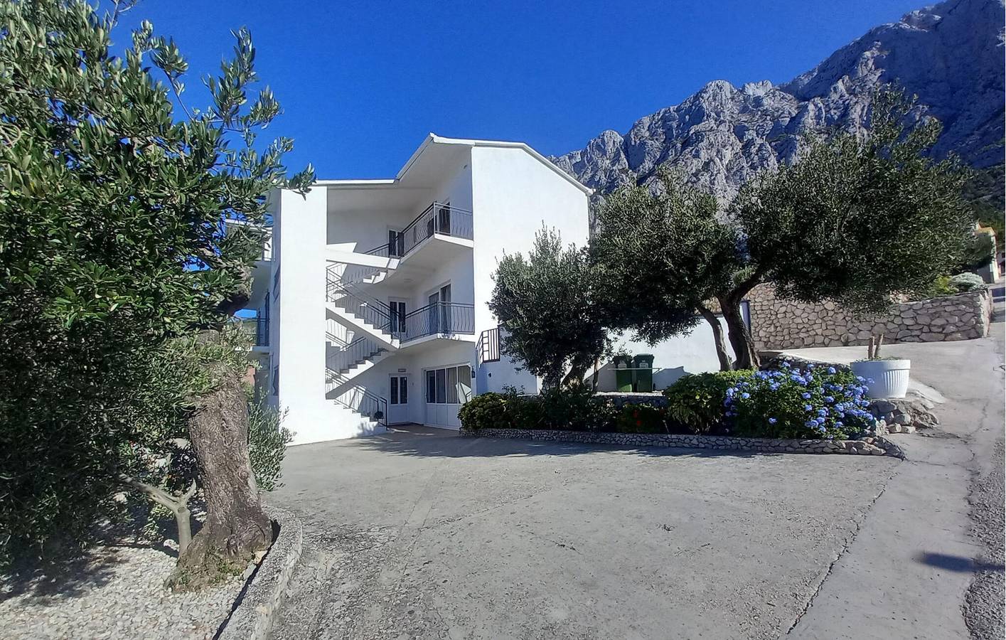Appartement de vacances entier, Appartement en bord de mer avec terrasse, climatisation et Wi-Fi - À proximité de Makarska in Veliko Brdo, Makarska
