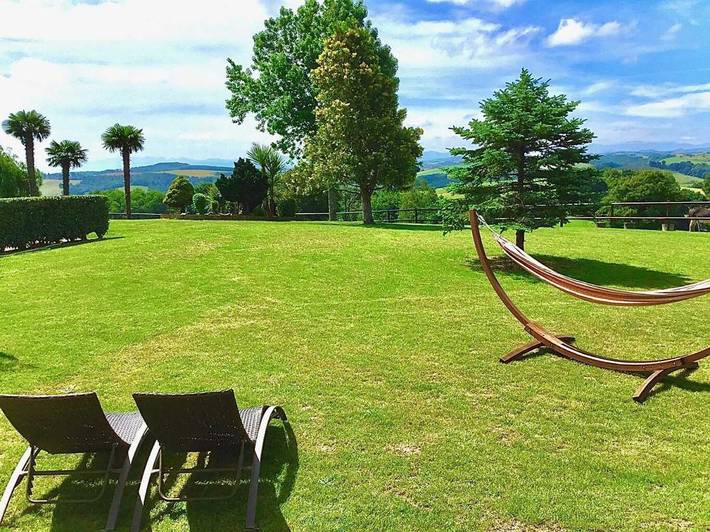 Location de vacances pour 3 personnes, avec jardin à Bardos - 2