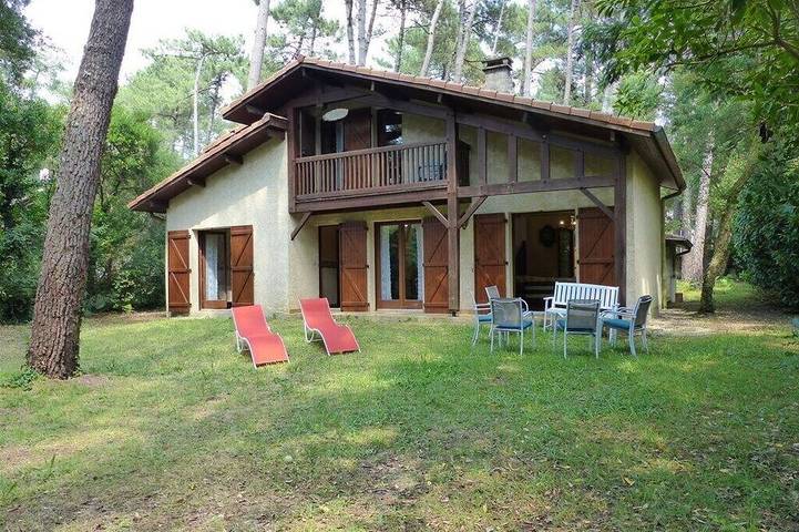 Ferienhaus für 8 Personen, mit Balkon und Garten