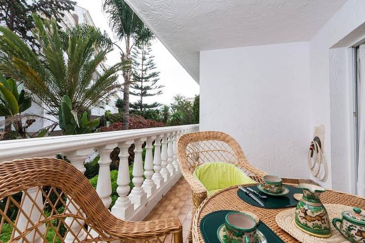 Ganze Wohnung, Beach Access Apt in Playa Real | Pool & Terrace - Pass the Keys in Marbella Ost, Marbella
