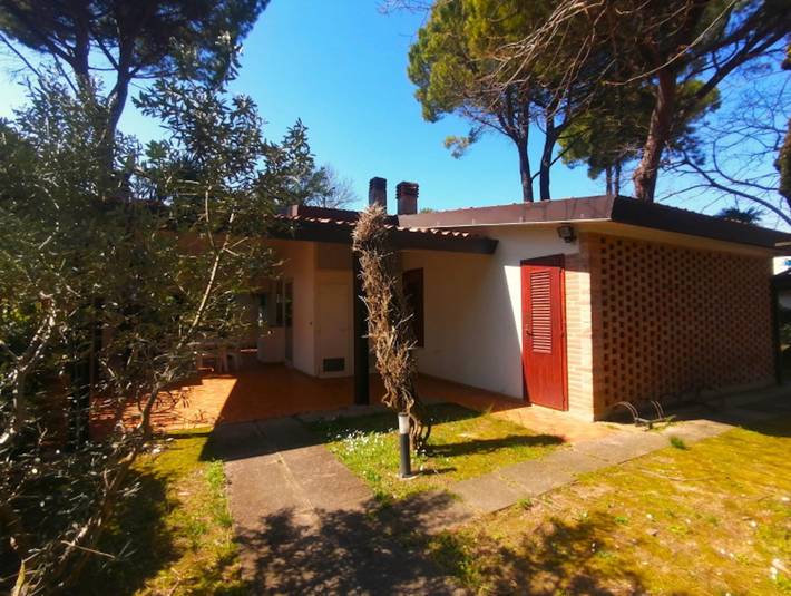 Location de vacances pour 8 personnes, avec jardin, animaux acceptés à Bibione