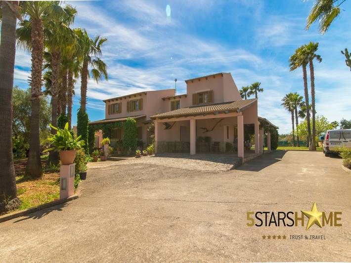 Ferienhaus für 7 Personen, mit Whirlpool und Terrasse sowie Garten und Pool in Santa Margalida