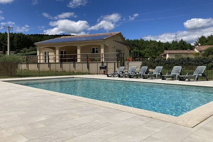 Location de vacances pour 12 personnes, avec Terrasse et Jardin à Les Salelles