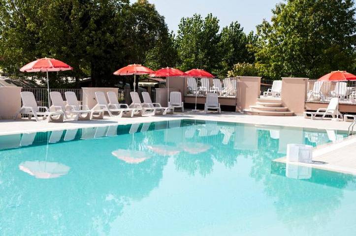 Bungalow für 4 Personen, mit Terrasse und Garten sowie Pool in Toscolano-Maderno