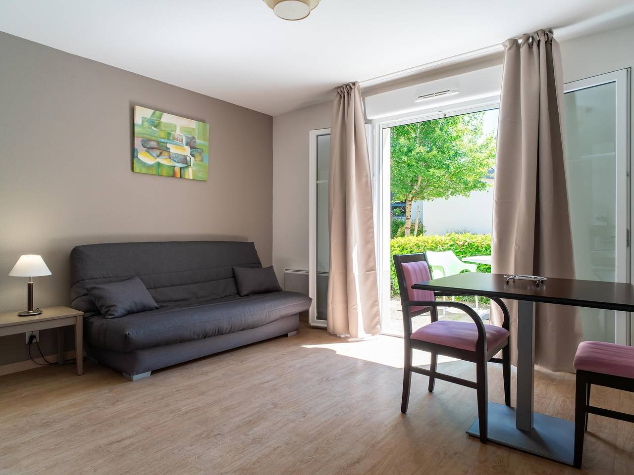 Apartamento entero, Estancia agradable en un pueblo artístico con terraza in Pont-Aven, Côte de Cornouaille