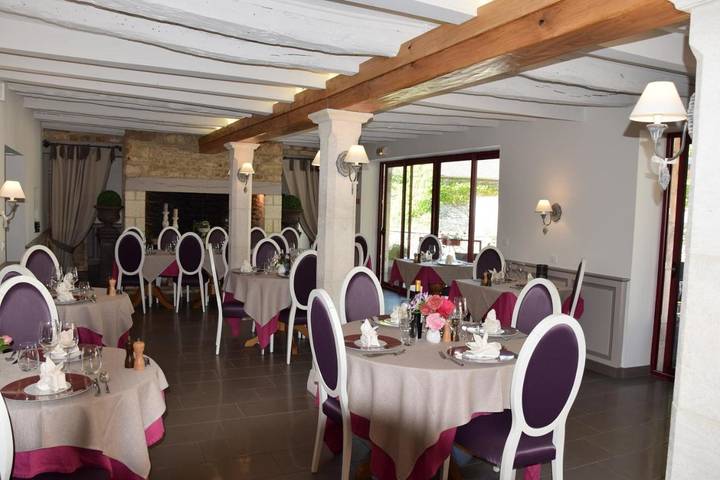 Hôtel pour 2 personnes, avec piscine ainsi que terrasse et vue, animaux acceptés à Calès (Midi-Pyrénées)