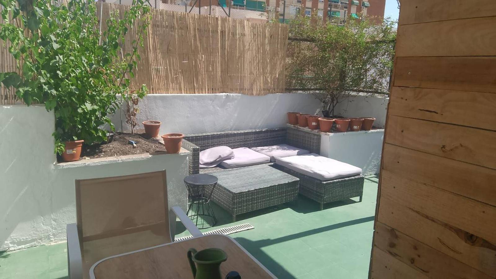 Estudio entero, Estudio 'Las Florecillas' con Terraza Privada, Wi-Fi y Aire Acondicionado in Málaga Centro, Málaga