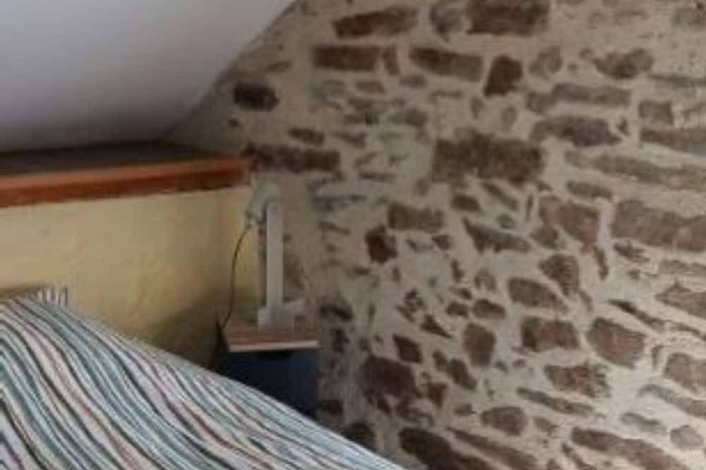 Gite 2 pers in village, Suisse Normande, touristic area, close to activities in Notre-Dame-de-Bonne-Nouvelle, Caen region