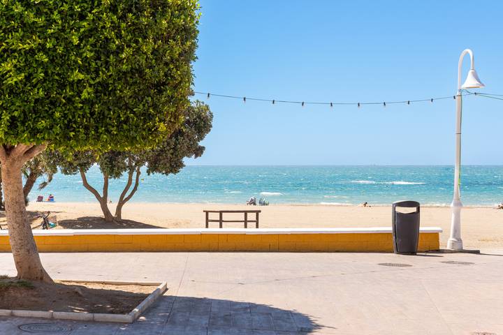 Apartamento entero, Wintowinrentals - Chalet en primera línea de playa. in La Cala del Moral, Rincón de la Victoria