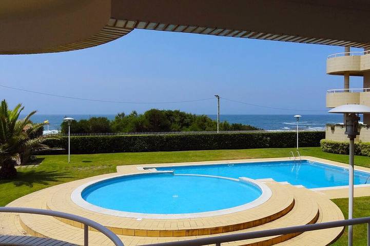 Appartement de vacances pour 6 personnes, avec piscine et jardin