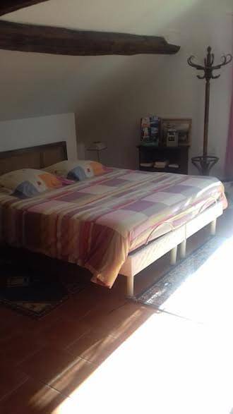 Location de vacances pour 3 personnes, avec vue ainsi que terrasse et piscine à Vallières-les-Grandes - 4