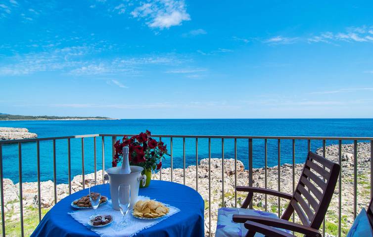 Ganze Ferienwohnung, Meerblick-Apartment mit Terrasse, Küche, WiFi | 900m zum Strand in S'Illot Cala Morlanda, Manacor