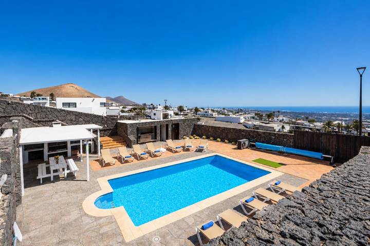 Ferienhaus für 18 Personen, mit Balkon und Terrasse sowie Garten auf Lanzarote - 2