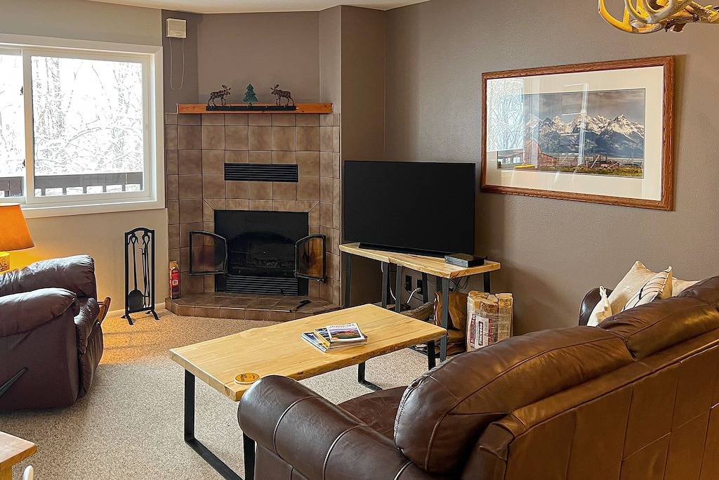 Ganze Wohnung, 2-story townhome with mountain & ski views, wood-burning fireplace - near lifts in Jackson (WY), Grand Teton Nationalpark