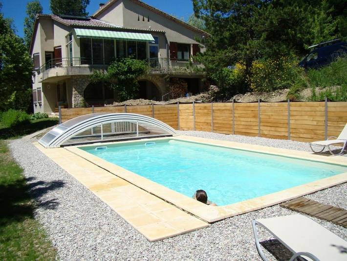 Maison de campagne pour 2 personnes, avec piscine ainsi que vue et jardin