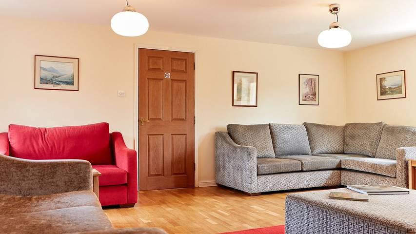 Holiday rental for 14 people, with garden in Derbyshire
