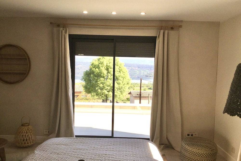 Villa contemporánea T7 con impresionantes vistas del lago in Liausson, Región de Lodève