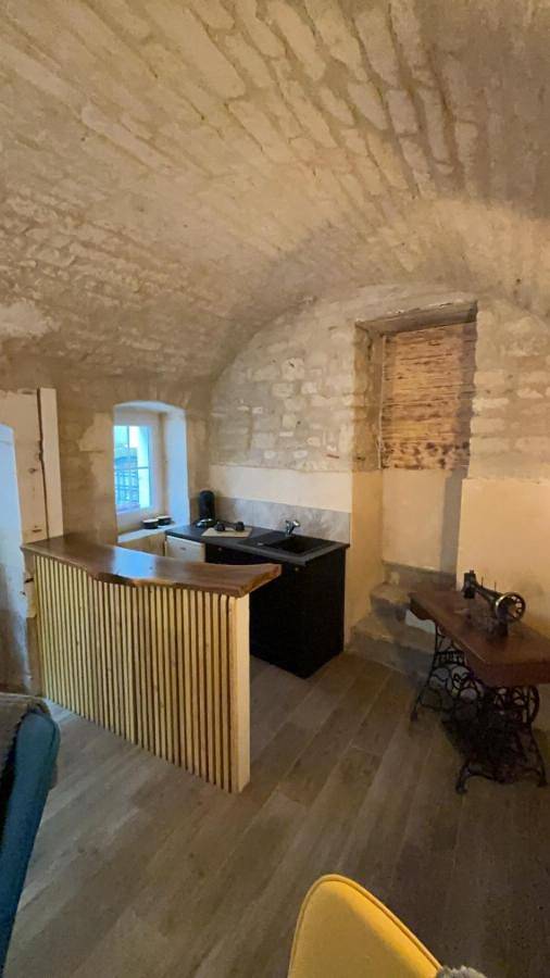 La maison de pierres in Chablis, Région d'Auxerre