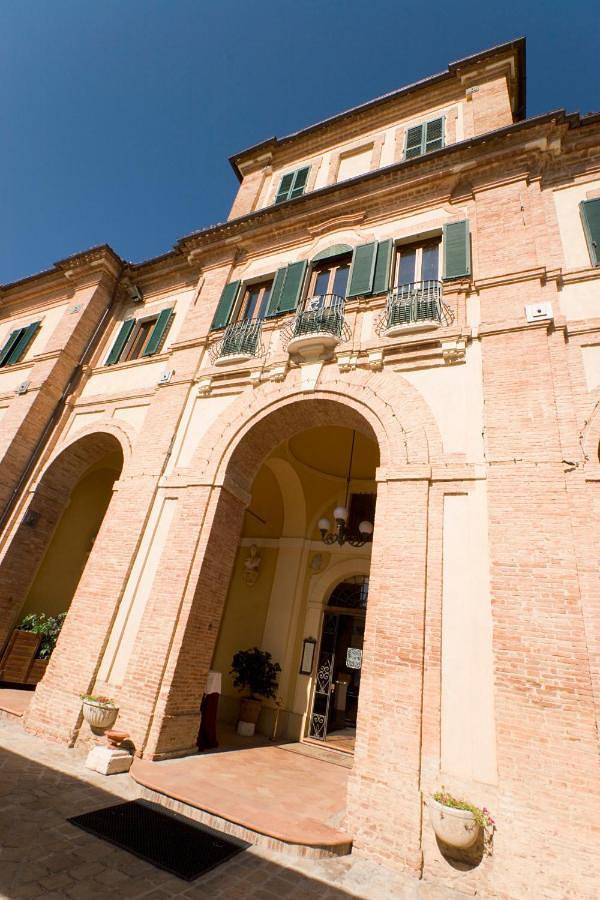 Hôtel pour 2 personnes, avec piscine ainsi que jardin et vue à Fabriano - 3