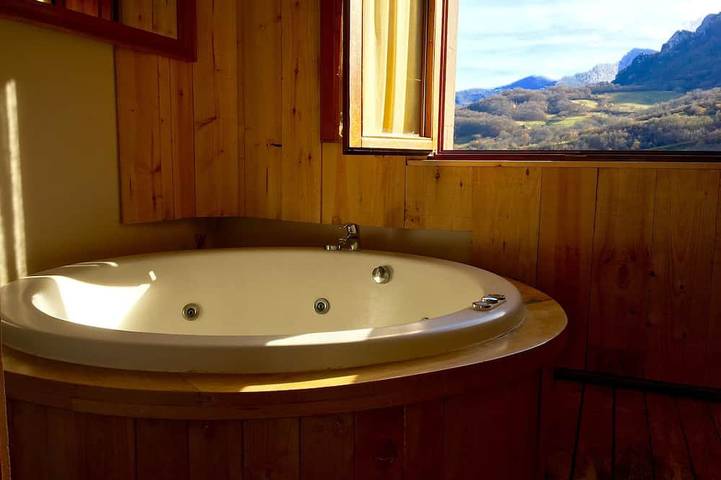 Apartamento entero, Alojamiento en las montaña. Jacuzzi. Picos de Europa. Asturias. Cangas de Onís. in Taranes, Ponga