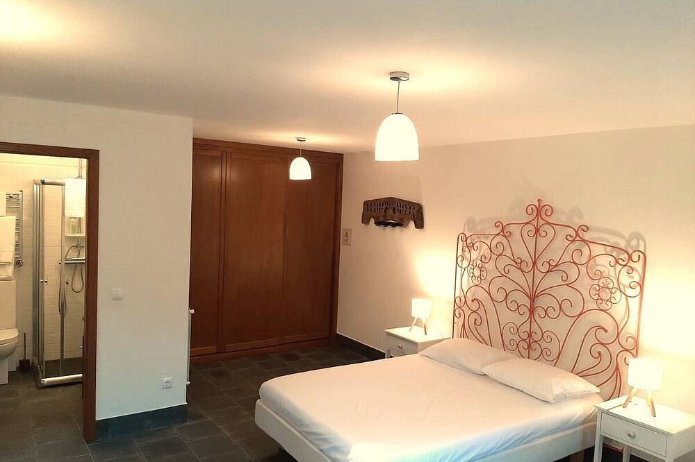 Agriturismo Pardis Douro - Bosque Room in Resende, Douro-Tal