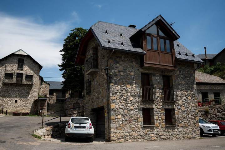 Gîte pour 4 personnes, avec balcon et vue dans Sandiniés