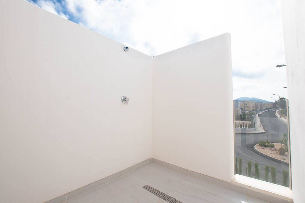 Design villa aan het strand in Bauhaus-stijl, zwembad, snel internet, airconditioning / verwarming in Cala Murada, Manacor