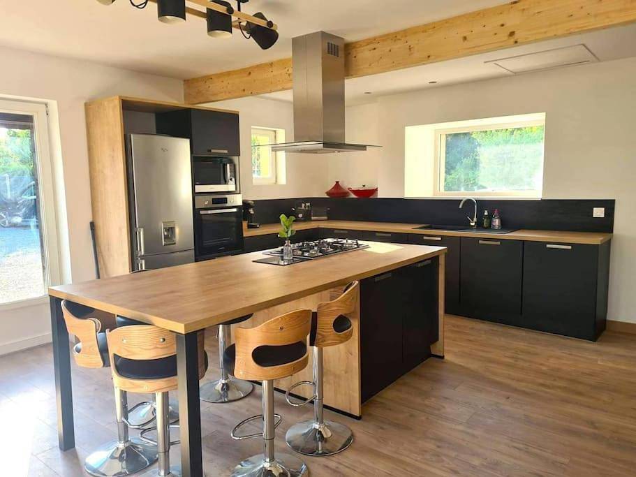 Two-Bedroom House in Miniac-Morvan, Région de Saint-Malo