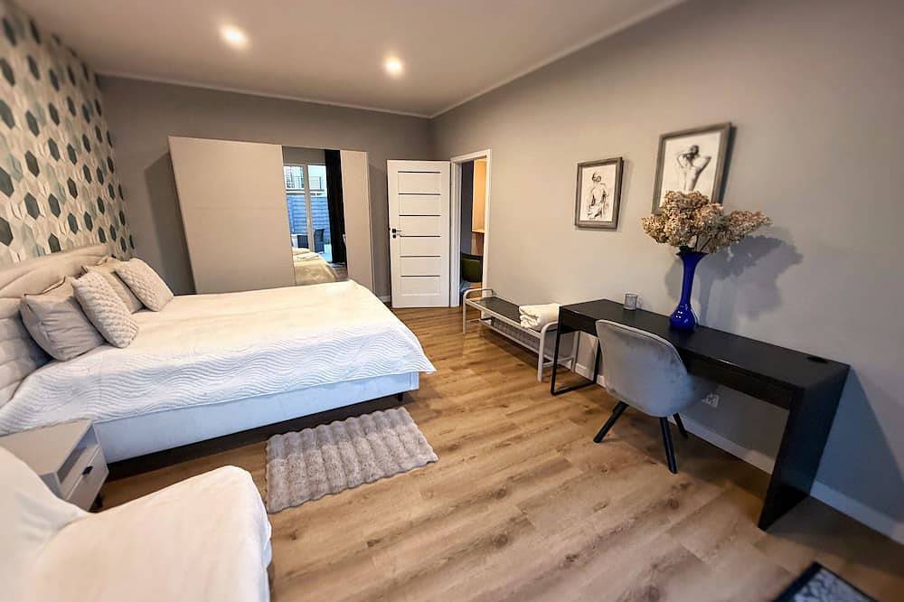 Modern Villa & Private Garden - Fully Renovated 2025 🏡 in Bielany (Warschau), Warschau