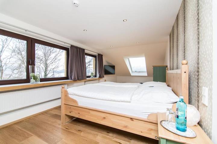 Hotel für 2 Personen, mit Terrasse und Ausblick sowie Seeblick in Essen - 3