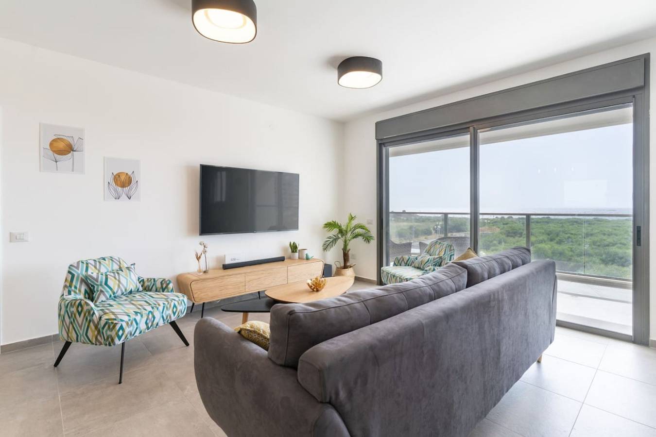 Entire apartment, Sunlit Balcony & Coastal Charm in Naaharia, North Distric (Israel)