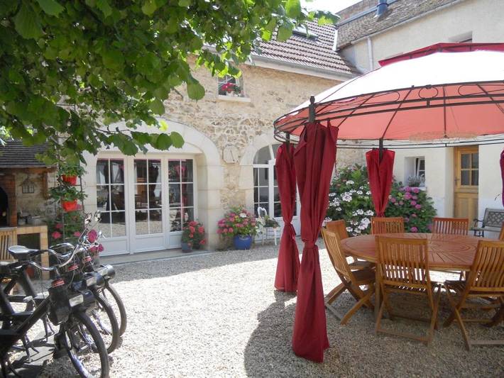 Chambre d’hôte pour 4 personnes, avec Terrasse et Jardin ainsi que Piscine et Vue
