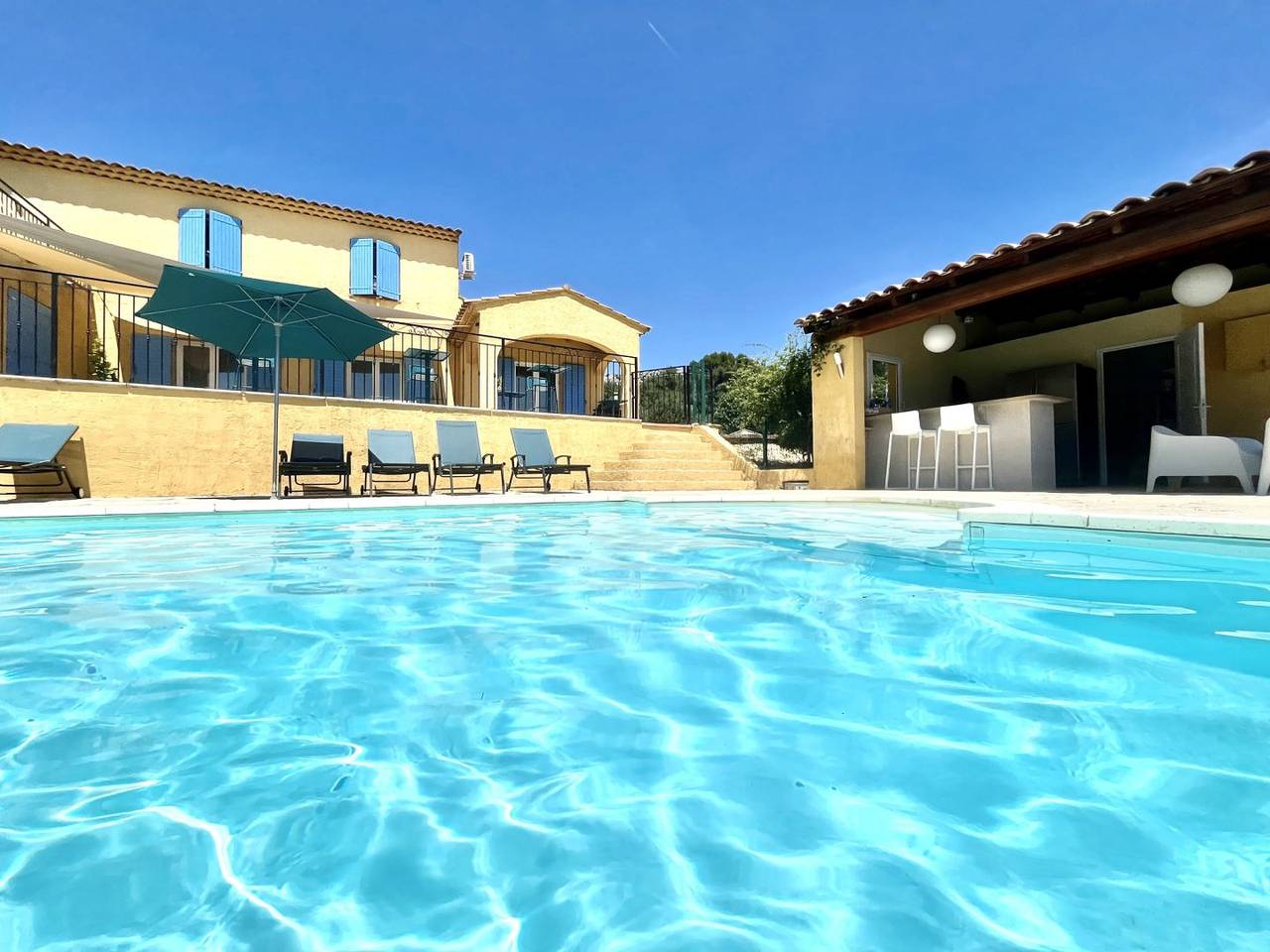 Maison des Arches. Spacieuse et lumineuse. 6 Chambres. Piscine in Mérindol, Parc naturel régional du Luberon