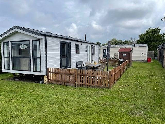 Nr. 90 Neues, ruhiges Ferienhaus  direkt am Wattenmeer, hundefreundlich, komplett eingezäunt in Wieringen, Ijsselmeer