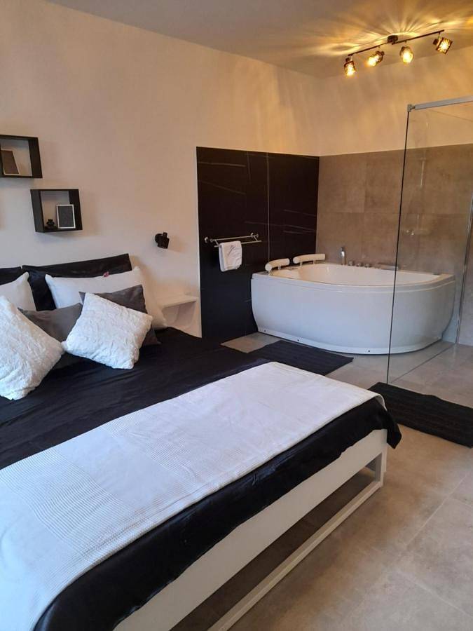 B&b per 2 persone, con Idromassaggio e Terrazza nonché Giardino e Sauna ad Umago