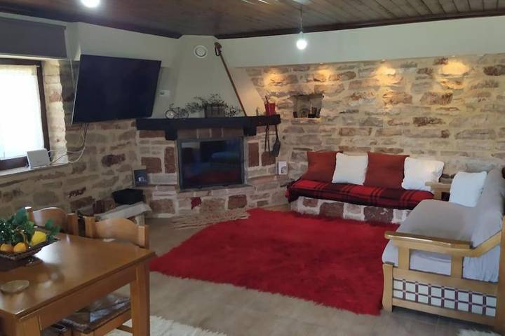 Gîte pour 6 personnes, avec jardin, animaux acceptés à Arta