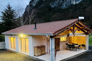 Location de vacances pour 6 personnes, avec jardin à Ussat