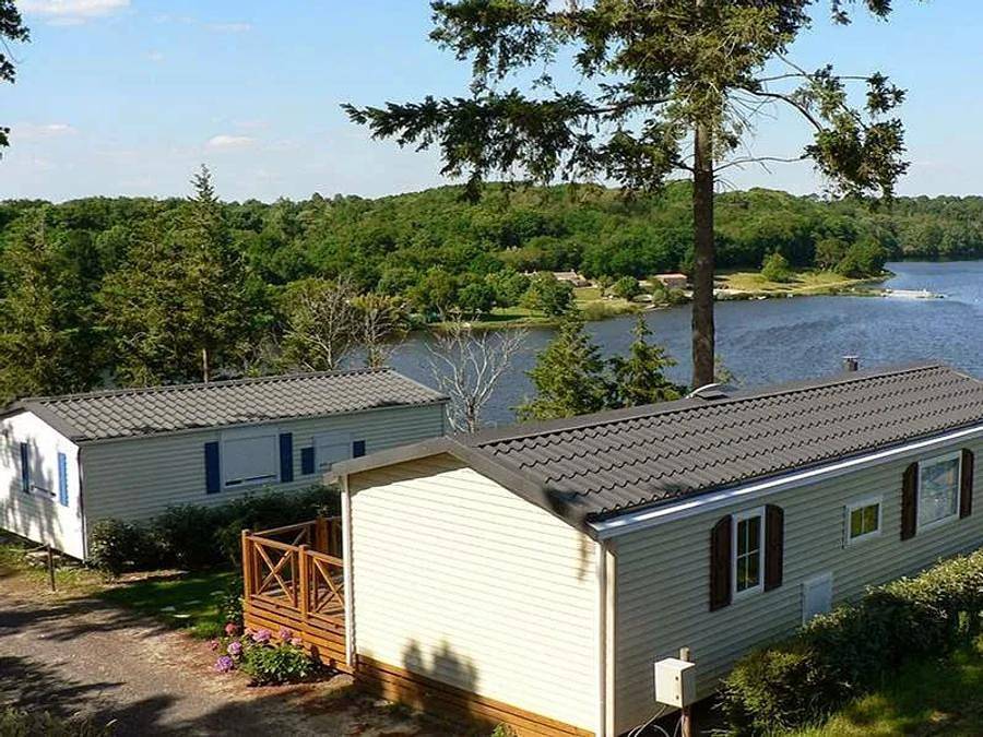 Camping Du Lac de Jaunay - Mobilhome 6 personnes - Titania 4/6 pers 2 ch avec terrasse couverte in Landevieille, Vallée de la Loire