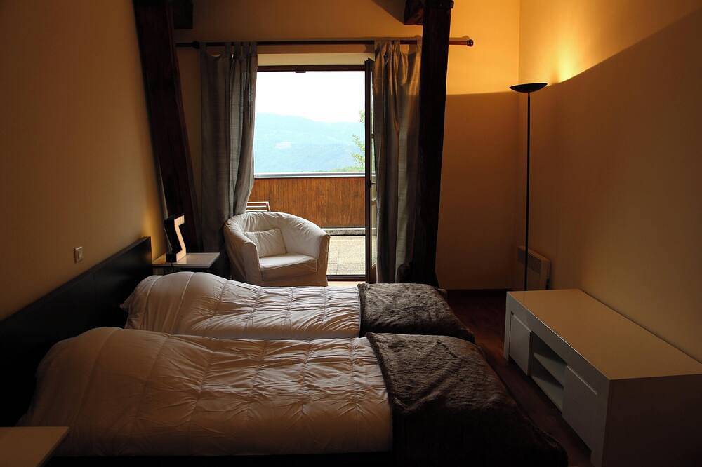 Entire apartment, Homerez - App. mt view in Espalion in Espalion, Massif Central